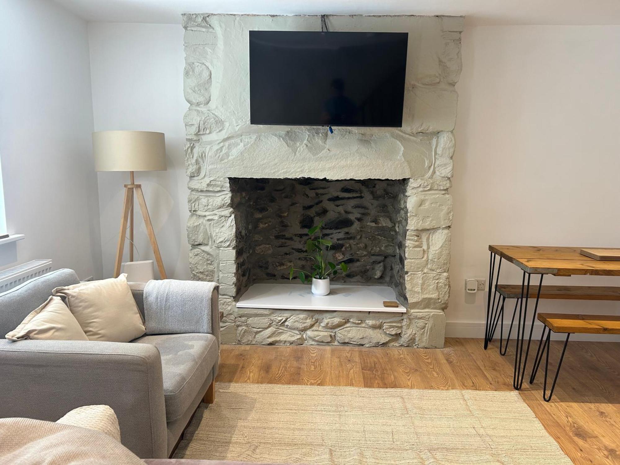 Cosy Modern Miners Cottage Llanllechid Exterior foto